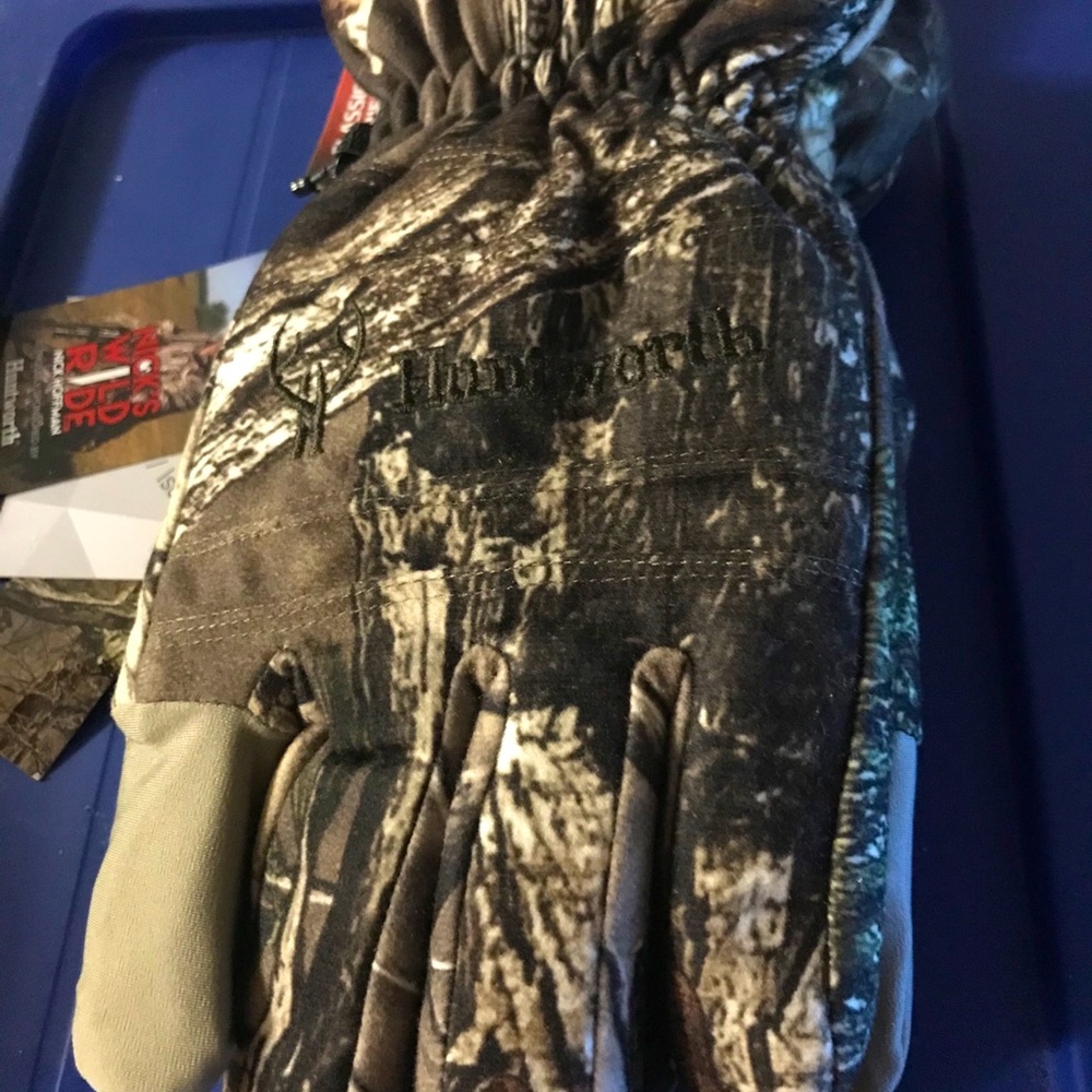 Men’s new gloves and men’s winter face covering